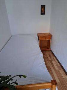 Postel nebo postele na pokoji v ubytování Hikers Hut Hišar