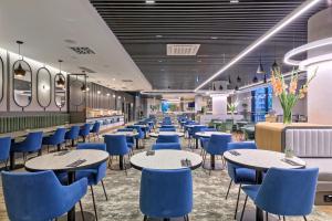 Uma área de estar em Focus Hotel Premium Warszawa
