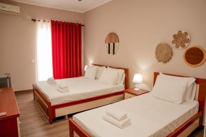 Postel nebo postele na pokoji v ubytování Aljur Hotel