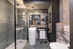 Um banheiro em Focus Hotel Premium Warszawa
