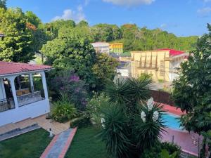 an aerial view of a house and a yard with trees at La Canopée Enchantée, chambres d'hôtes, piscine, proche aéroport, Gare maritime in Les Abymes