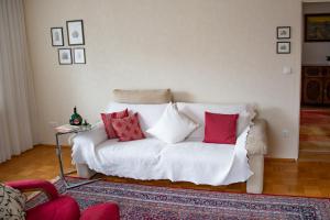 Galeriebild der Unterkunft FeWO - Ihr Zuhause auf Zeit in Höchberg in Höchberg + 12 Fotos