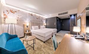 Cama ou camas em um quarto em Focus Hotel Premium Warszawa mais 37 fotos