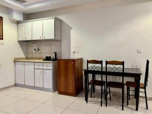 Virtuvė arba virtuvėlė apgyvendinimo įstaigoje Afaq Al Masi Hotel ex Al Sumou Hotel