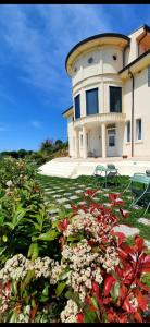 A garden outside Domus Mare Cilento