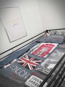 a bed with posters and photographs on top of it at L'oasis de Dalhunden - Logement privé dans villa avec Piscine in Dalhunden +11 photos