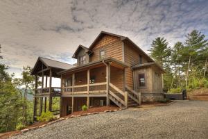 Fotografie z fotogalerie ubytování 3 Peaks and a Treehouse - 10 Minutes to Blue Ridge v destinaci Blue Ridge