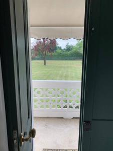 an open door with a view of a yard at Casa Matilde Accogliente casa immersa nel verde in Sesto Calende