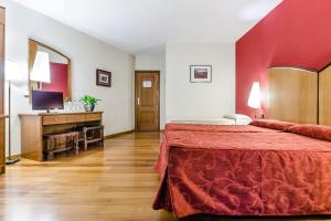 Ένα ή περισσότερα κρεβάτια σε δωμάτιο στο Hotel Albarracín +38 φωτογραφίες