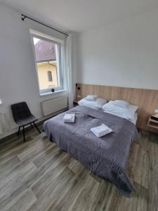 Postel nebo postele na pokoji v ubytování Penzion Brothers U Koňa