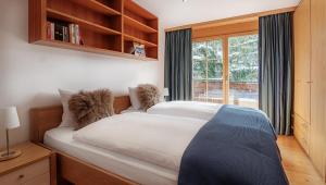 Postel nebo postele na pokoji v ubytování Haus Malva by Zermatt Premium Apartments
