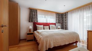 Postel nebo postele na pokoji v ubytování Haus Malva by Zermatt Premium Apartments