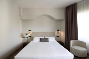 Postel nebo postele na pokoji v ubytování Hotel Carlton