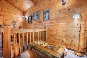 Kuvagallerian kuva majoituspaikasta Hazy Hideaway with View of Ellijay River in the North GA Mountains, joka sijaitsee kohteessa Cherry Log