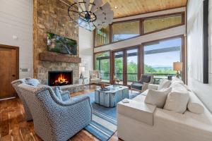 Posezení v ubytování Rich Mountain Chateau - Luxury Elegant Escape