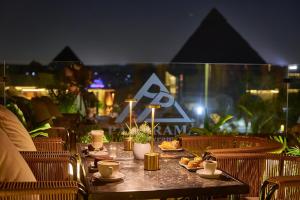 Bebidas en PANORAMA view pyramids