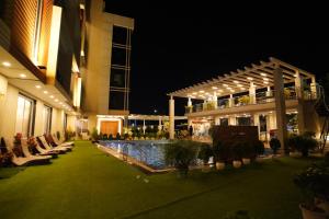 Bazén v ubytování Sea Resort !! 500 Metre Dheusagar Park !! New Digha !! Pet Friendly !! nebo v jeho okolí