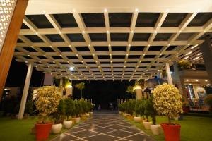 Zahrada ubytování Sea Resort !! 500 Metre Dheusagar Park !! New Digha !! Pet Friendly !!