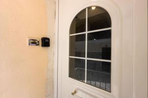 Fotografie z fotogalerie ubytování Minimalist Urban Apt near Port v destinaci Piraeus