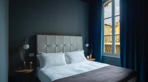 Posteľ alebo postele v izbe v ubytovaní REGO APARTMENTS - Boutique Aparthotel & Serenity Spa with some off-site apartments in the Heart of Bergamo City Center