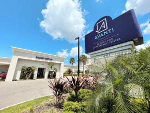 een bord voor een walmartgebouw bij Avanti Palms Resort And Conference Center in Orlando