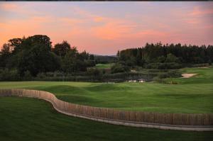 Golf v rezortu nebo okolí