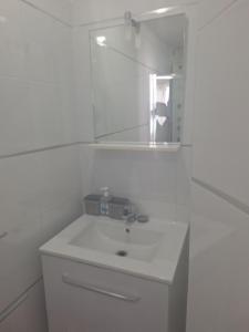 Koupelna v ubytování wonderful white appartament in las Tortugas