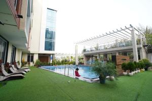 Bazén v ubytování Sea Resort !! 500 Metre Dheusagar Park !! New Digha !! Pet Friendly !! nebo v jeho okolí