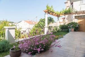 Vonkajšia záhrada v ubytovaní Apartments Gaura