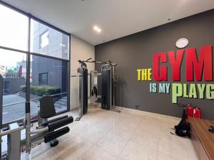 Fitness centrum a/nebo fitness zařízení v ubytování Vinh Hoi Apartments - Luxury Apartment Furnished Suites