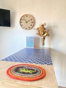 TV a/nebo společenská místnost v ubytování Le Sailor - Appartement à la plage + 11 fotografií