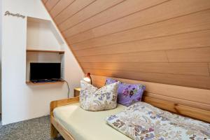 a small room with a bed and a tv at Ferienwohnung auf der Insel Rügen in Bergen auf Rügen
