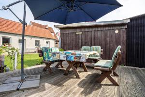 a table and chairs with an umbrella on a patio at Ferienwohnung auf der Insel Rügen in Bergen auf Rügen