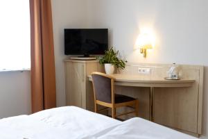 TV a/nebo společenská místnost v ubytování Hotel Kübler