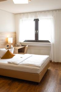 Postel nebo postele na pokoji v ubytování Hotel Kübler