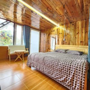 Postel nebo postele na pokoji v ubytování Vườn của mẹ