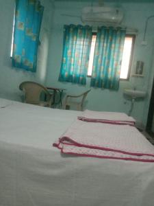 Gallery image of JEEVANDEEP T S K PARYATAK NIWAS Nirawade in Talavda