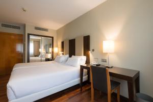 Postel nebo postele na pokoji v ubytování Hotel Ciudad de Valladolid