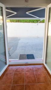 תמונה מהגלריה של VILLA PITATO Nuevo, cerca de la Playa, Parking en la puerta del alojamiento בקאלה דל מוראל