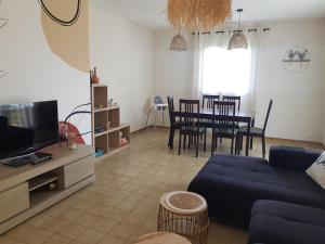 Zdjęcie z galerii obiektu Maison arborée dans le village de Megier w mieście Sabran
