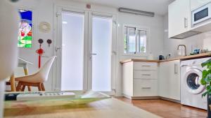 מטבח או מטבחון ב-VILLA PITATO Nuevo, cerca de la Playa, Parking en la puerta del alojamiento