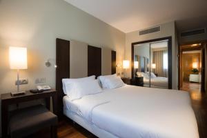 Postel nebo postele na pokoji v ubytování Hotel Ciudad de Valladolid