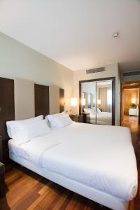 Postel nebo postele na pokoji v ubytování Hotel Ciudad de Valladolid