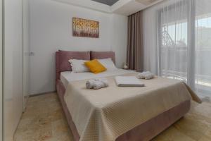 a bedroom with a bed with two towels on it at Astria Amalfi - Complex Novum in Olimp