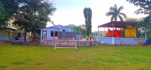 Ảnh trong thư viện ảnh của Shinobi Lakeview Retreat ở Nārāyangaon