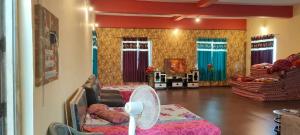 Ảnh trong thư viện ảnh của Shinobi Lakeview Retreat ở Nārāyangaon