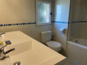 Kúpeľňa v ubytovaní 5019 Villa Septentrion 13