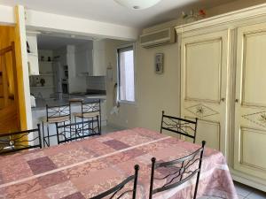 Kuchyňa alebo kuchynka v ubytovaní 5019 Villa Septentrion 13