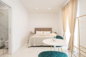A bed or beds in a room at Quattro Perle