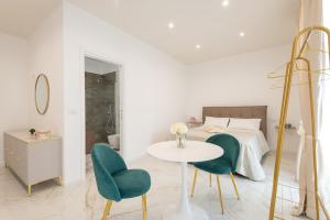 A bed or beds in a room at Quattro Perle